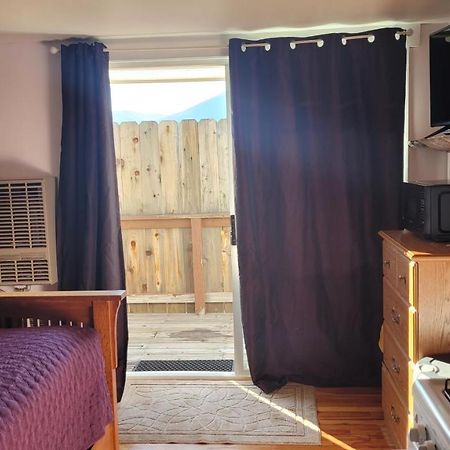 Angel Cottage With A Sauna Or The Cozy With A Jacuzzi Tub, Both Are Studios With A View Of Mount Shasta Exterior photo